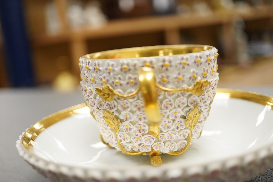 A Meissen ‘’Schneeballen’’ cup and saucer-13.5cm diameter